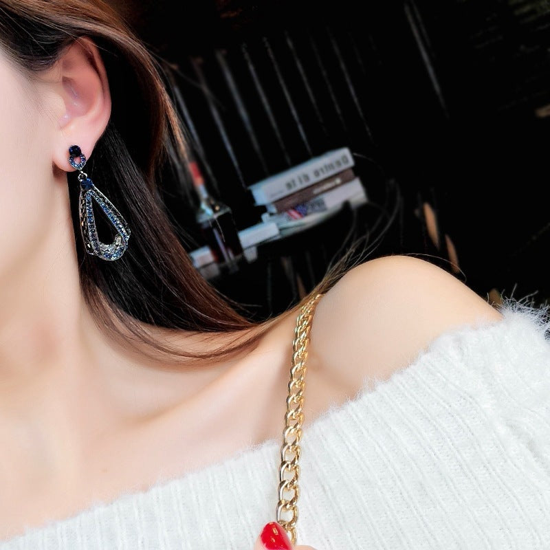 Retro Diamond Water Drop Gold Stud Earrings